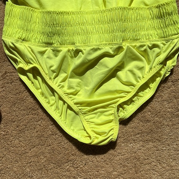 PINK active shorts - Picture 3 of 4